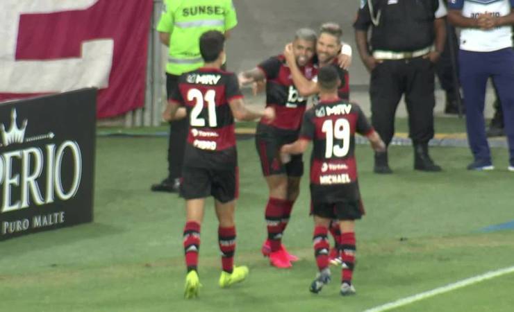 No modo automático, Flamengo ajusta encaixe de reservas e prepara alternativas Vitinho e Michael