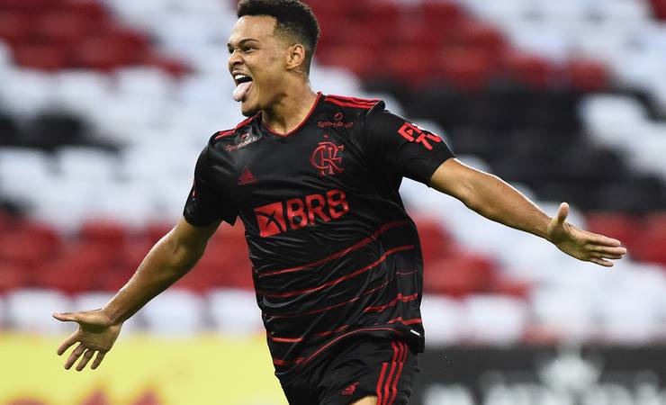 Rodrigo Muniz explica dancinha em golaço pelo Flamengo e diz: "Falei que ia entrar e fazer um gol"
