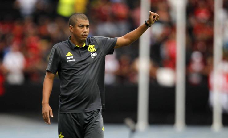 Jesus vê comissão inchada, mas diretoria do Flamengo busca espaço para Marcelo Salles