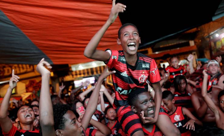 Lágrimas que viraram funk: a festa na favela pelo título do Flamengo na Libertadores