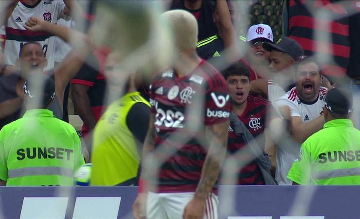 Golaço de Gabigol pelo Flamengo contra Santos faz internautas lembrarem Adriano e Ronaldo