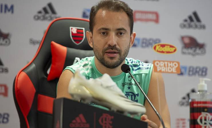 Everton Ribeiro comenta assédio árabe e celebra evolução após má fase : "Estava errando o simples"