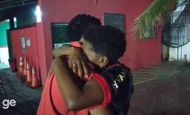 Filho de Bruno Henrique? Mãe aperta André após vitória do Flamengo e fala de memes: "Sempre se espelhou nele"