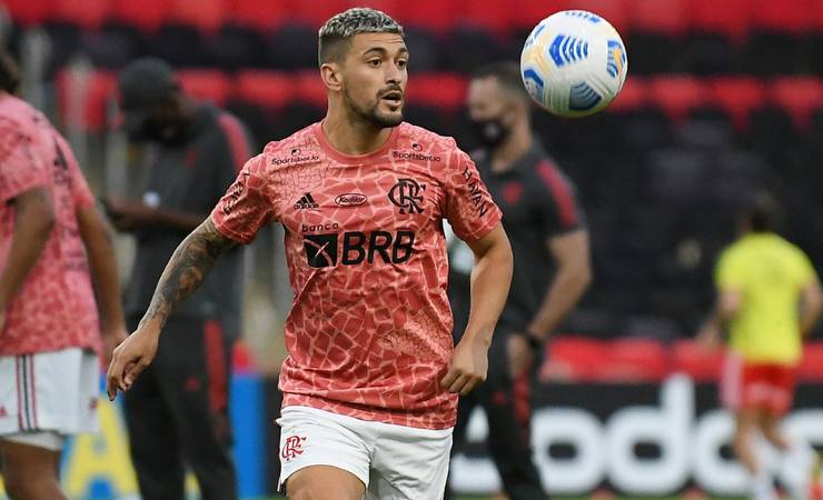 Flamengo se recusa a comprar percentual, e negociação por renovação de Arrascaeta trava novamente