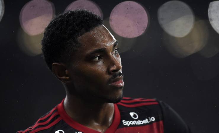 Orlando City faz proposta por Vitinho, valor não agrada e Flamengo descarta