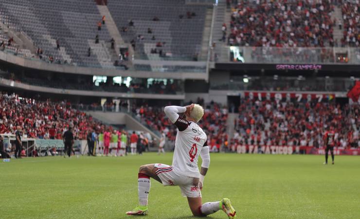 Gabigol marca, encerra jejum de nove partidas e se aproxima do gol 100 pelo Flamengo