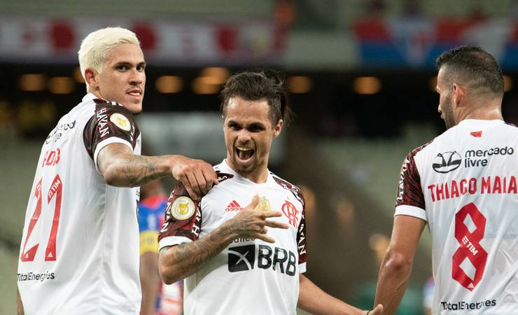 Renato vibra com vitória e garante o Flamengo vivo: "Muito grande para desistir de qualquer competição"