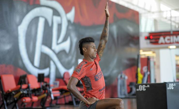 Escalação do Flamengo: Bruno Henrique treina na academia e continua como desfalque