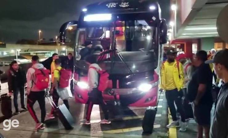 Flamengo desembarca no Rio de Janeiro com segurança reforçada e protesto de torcida