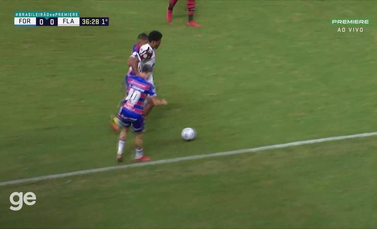 Vitinho leva o terceiro amarelo e vai desfalcar o Flamengo contra o Juventude