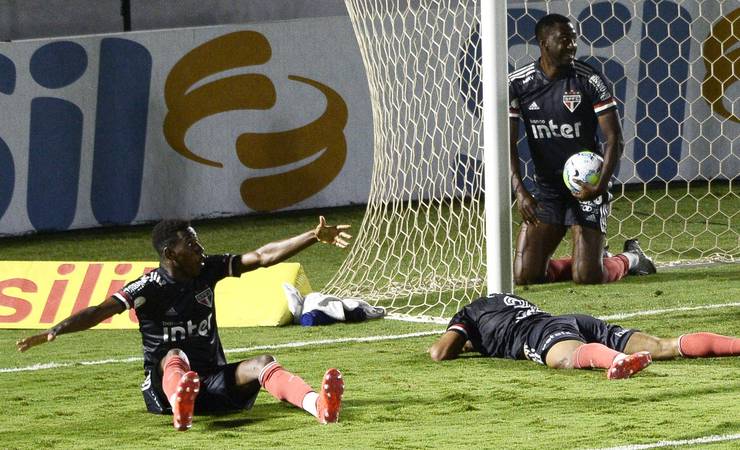 São Paulo tem 69% de chance de ser campeão, e risco de queda de Botafogo e Coritiba supera 90%; veja