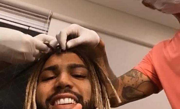De férias no Flamengo, Gabigol foge do tédio na quarentena e volta com visual dreadlock