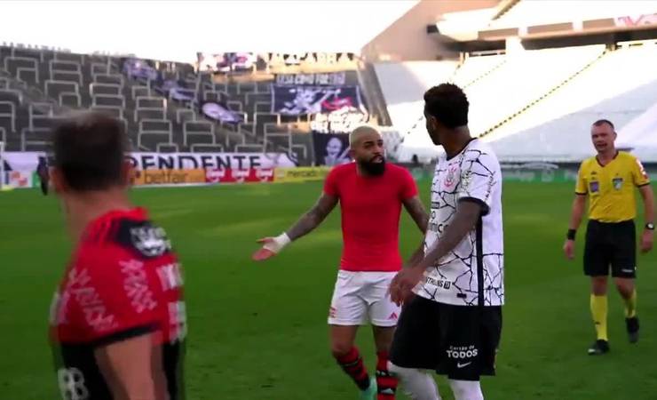 Corinthians x Flamengo: Gil e Gabigol discutem na saída para o intervalo; veja vídeo