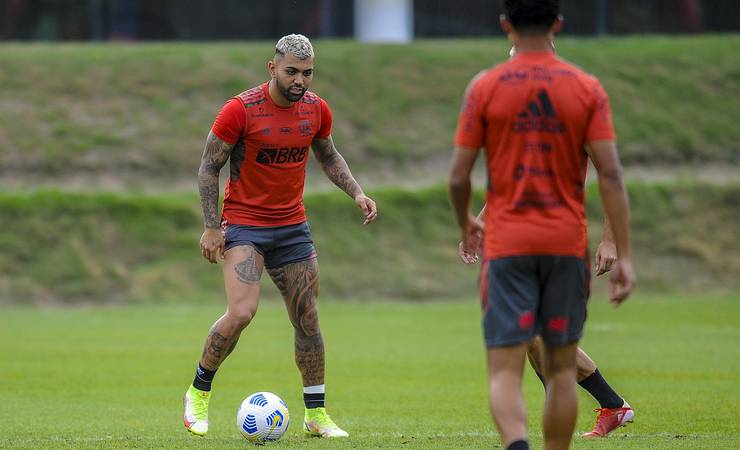 Escalação do Flamengo: Gabigol, Rodrigo Caio e Renê voltam, e Renato prepara mudanças; Kenedy segue fora