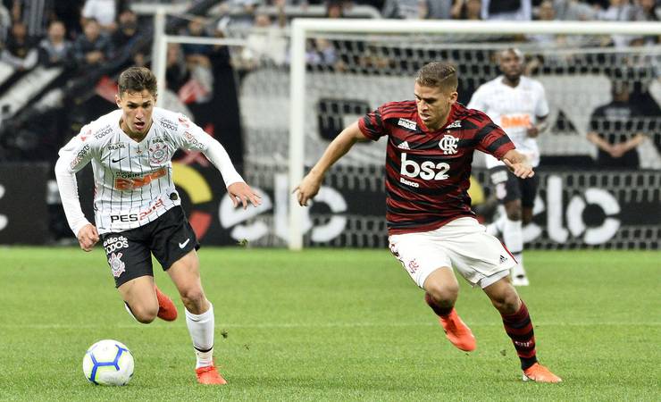 Flamengo tenta liberação, mas tendência é que Arrascaeta, Cuéllar e Trauco não peguem o Corinthians