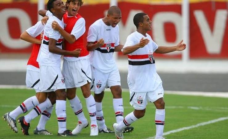 #TBT campeão: zagueiros do Flamengo na Supercopa, Arão e Rodrigo Caio levantaram taça na base
