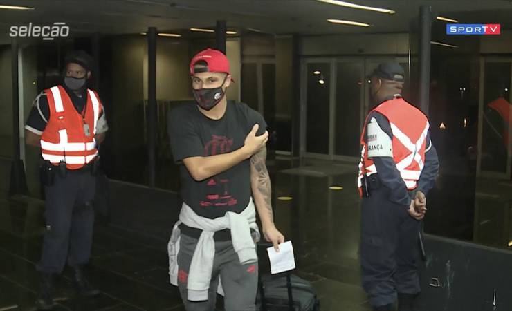 Em parceria com Governo do Rio, Flamengo vacina jogadores e funcionários do futebol