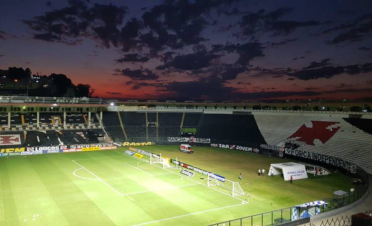 Após 'lobby' de Paes, Secretaria de Saúde do Rio libera torcida do Vasco em São Januário no domingo