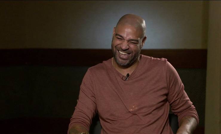 Nostalgia e alegria: Adriano passeia no tempo ao relembrar hexa e esquiva de aposentadoria