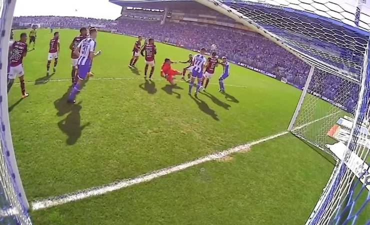 Avaí x Flamengo: CBF divulga vídeo de análise do VAR em gol anulado de Pottker