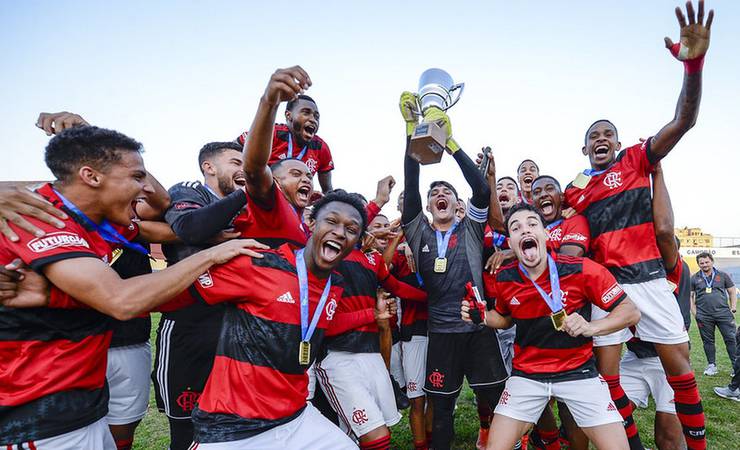 Flamengo renova certificado de clube formador da CBF por mais um ano