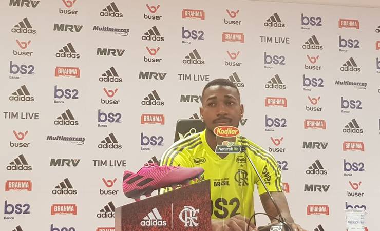 Gerson se diz à vontade como segundo volante e resume Jesus no Flamengo: "Não descansa"