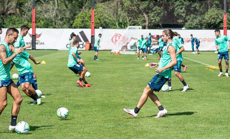 Filipe Luís é liberado para voltar ao Flamengo contra o Galo; Rafinha segue em avaliação