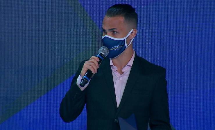 Michael vence três prêmios do Brasileirão e atinge feito histórico no Flamengo