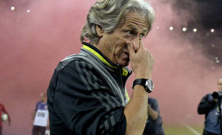 Do grito de "Mister" às vaias na eliminação, torcida do Flamengo vive nova frustração no Maracanã