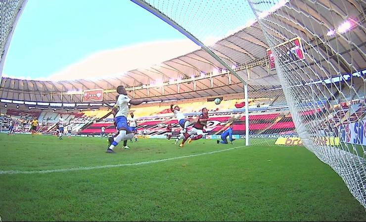 Atuações do Flamengo: Ribeiro sobra, Arão segura as pontas, mas Isla vai mal