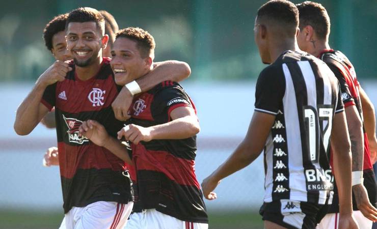 De volta ao Flamengo, Thiago Fernandes emplaca sequência no sub-20 e treina com o profissional