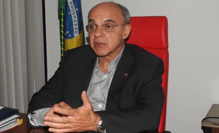 Ex-presidente Bandeira de Mello afirma que decisão de manter jovens em contêineres que pegaram fogo foi da atual gestão