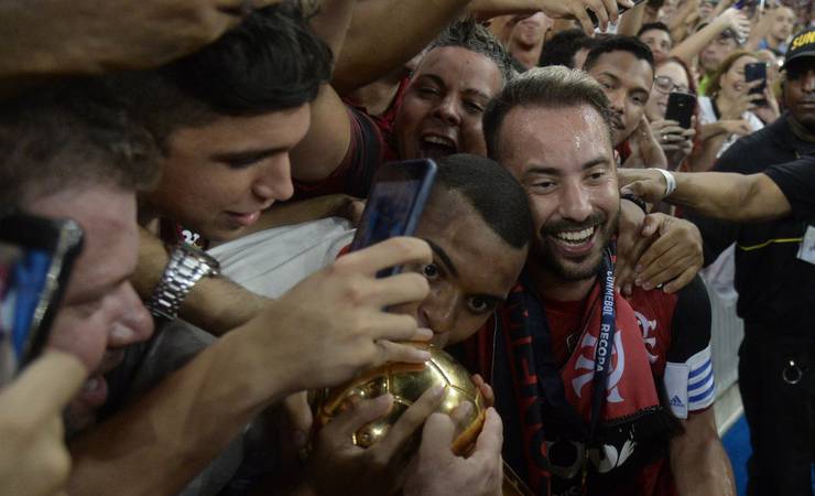 Árabes tentam seduzir Ribeiro e Arrasca, Benfica insiste por BH e Gerson, e Flamengo se segura no mercado