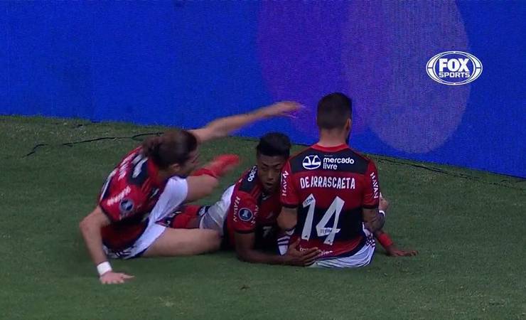 Renato celebra volta por cima de Michael e Vitinho no Flamengo: "Gosto de conversar e passar confiança"
