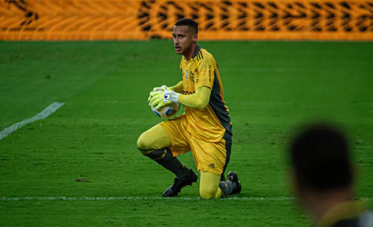 Gabriel Batista comemora melhor ano no Flamengo e a alta da filha recém-nascida