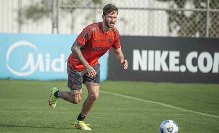 Escalação do Flamengo: Léo Pereira se recupera de problema no pé e fica à disposição para enfrentar o Santos