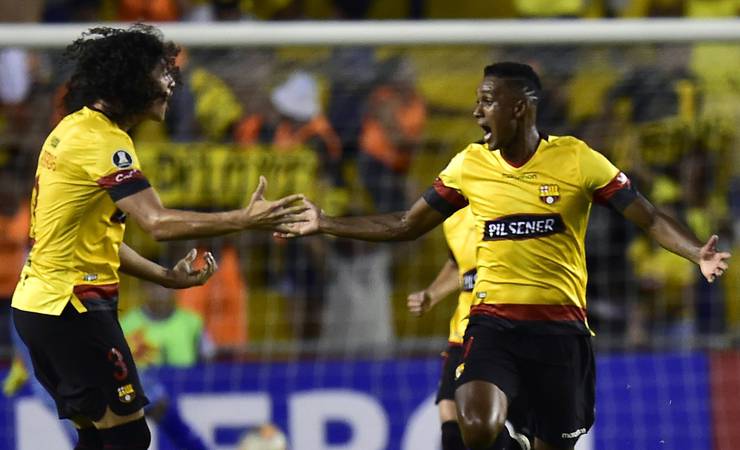 Na luta por vaga no grupo do Flamengo, Barcelona vence Cerro Porteño no Equador