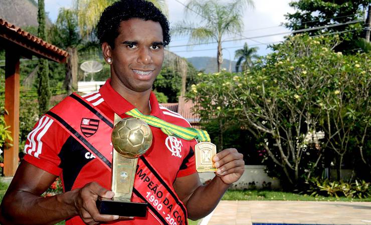 Destaque em 2013, Luiz Antônio explica saída conturbada e mantém ligação com o Flamengo: "Acordo de madrugada"