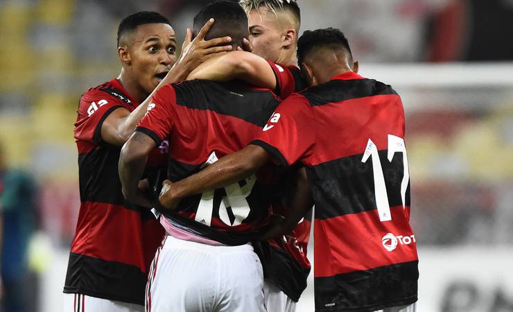Demora em fechar patrocínios gera desconforto no Flamengo