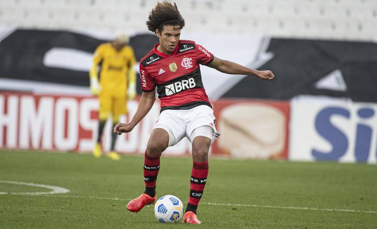 Arão se aproxima do Top 5 de mais jogos pelo Flamengo em Brasileiros: "Quero ir ainda mais longe"