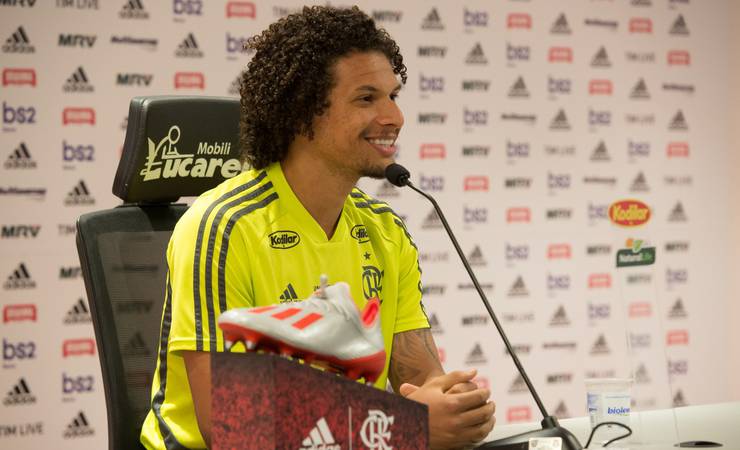 "Patinho bonito" no Flamengo de Jorge Jesus? Arão brinca sobre frase: "Ele tem pegado no meu pé"