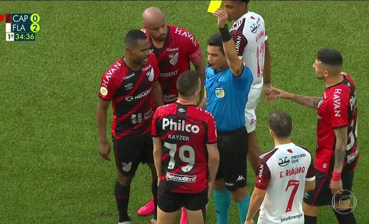 Bruno Henrique e cartola do Flamengo reclamam de expulsão anulada contra o Athletico: "Brincadeira!"