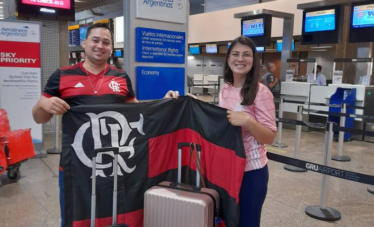 Lua de mel dos sonhos: esposa libera, torcedor muda roteiro e vai a Córdoba ver o Flamengo