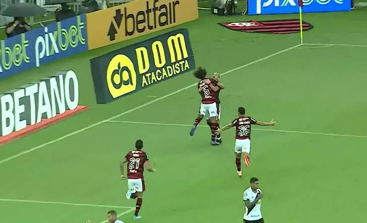 Arão entra no top-100 de jogadores com mais gols pelo Flamengo: "Muita honra pelo tamanho do clube"