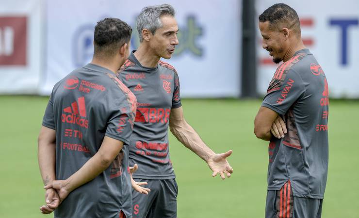 Paulo Sousa muda horário e campo para ver jogo-treino; dedicação rende folga ao grupo principal do Flamengo