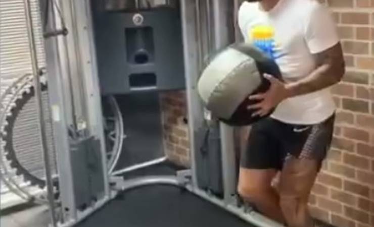 De férias até dia 20 de abril, Gabigol faz treino para manutenção da forma física