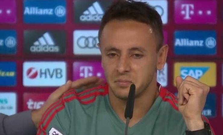 Emocionado, Rafinha se despede do Bayern em coletiva: “Não decidi se vou voltar ao Brasil”