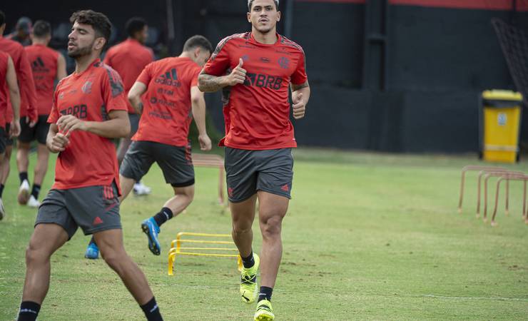 Em transição, Pedro realiza parte de treino com grupo em reapresentação do Flamengo