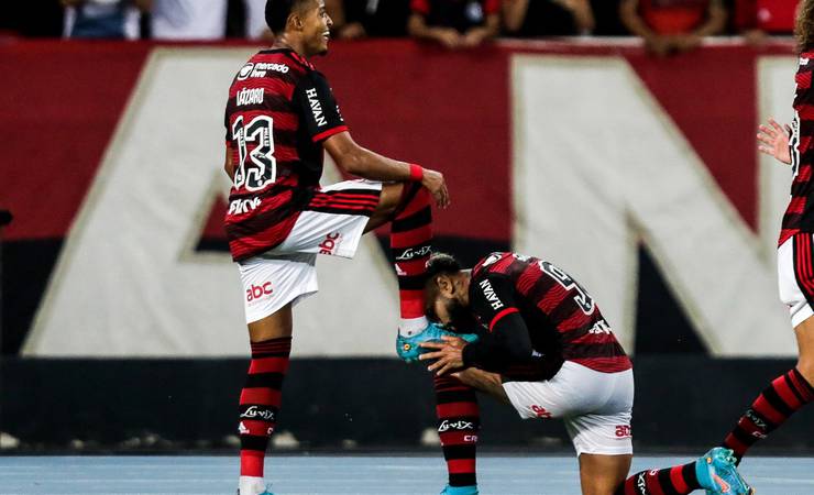 Lázaro encontra seu espaço no Flamengo, ganha minutos e lidera nas assistências
