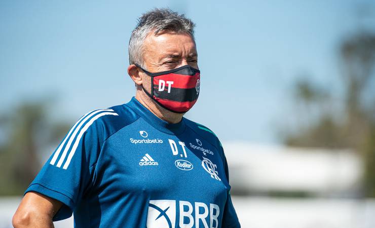 Flamengo consegue documentos necessários e aguarda regularização de Domènec Torrent no BID da CBF